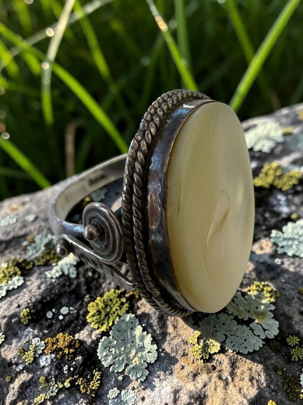 Vintage Sterling Silver Oval Mother of Pearl Distinctive Statement Ring Rope Bez